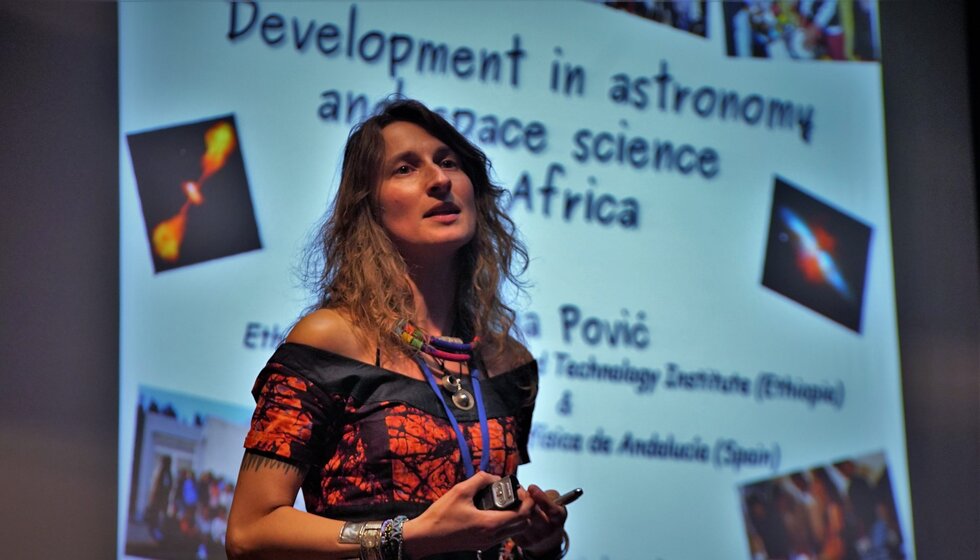 Mirjana Pović, raziskovalka na Etiopskem inštitutu za vesoljsko znanost in tehnologijo (ESSTI) in Inštitutu za astrofiziko v Andaluziji (IAA-CSIC). Avtorica slike: Alejandra Rueda (IAC) | © Avtorica slike: Alejandra Rueda (IAC)